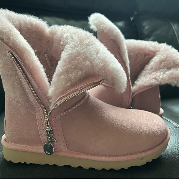 Women’s size 7 Ugg boots - Picture 5 of 8